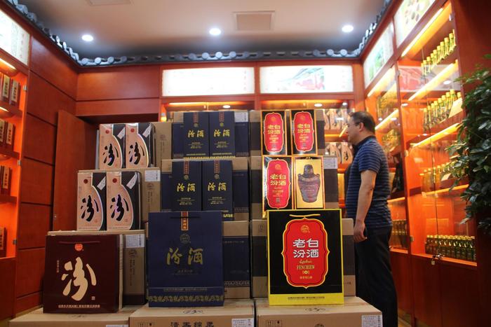 南陽汾酒竹葉青旗艦店盛大開業(yè)，開啟白酒零售新篇章